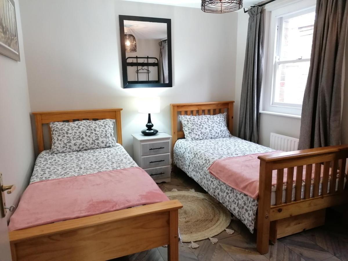 Queens Quarter Holiday Homes (Adults Only) Белфаст Екстериор снимка