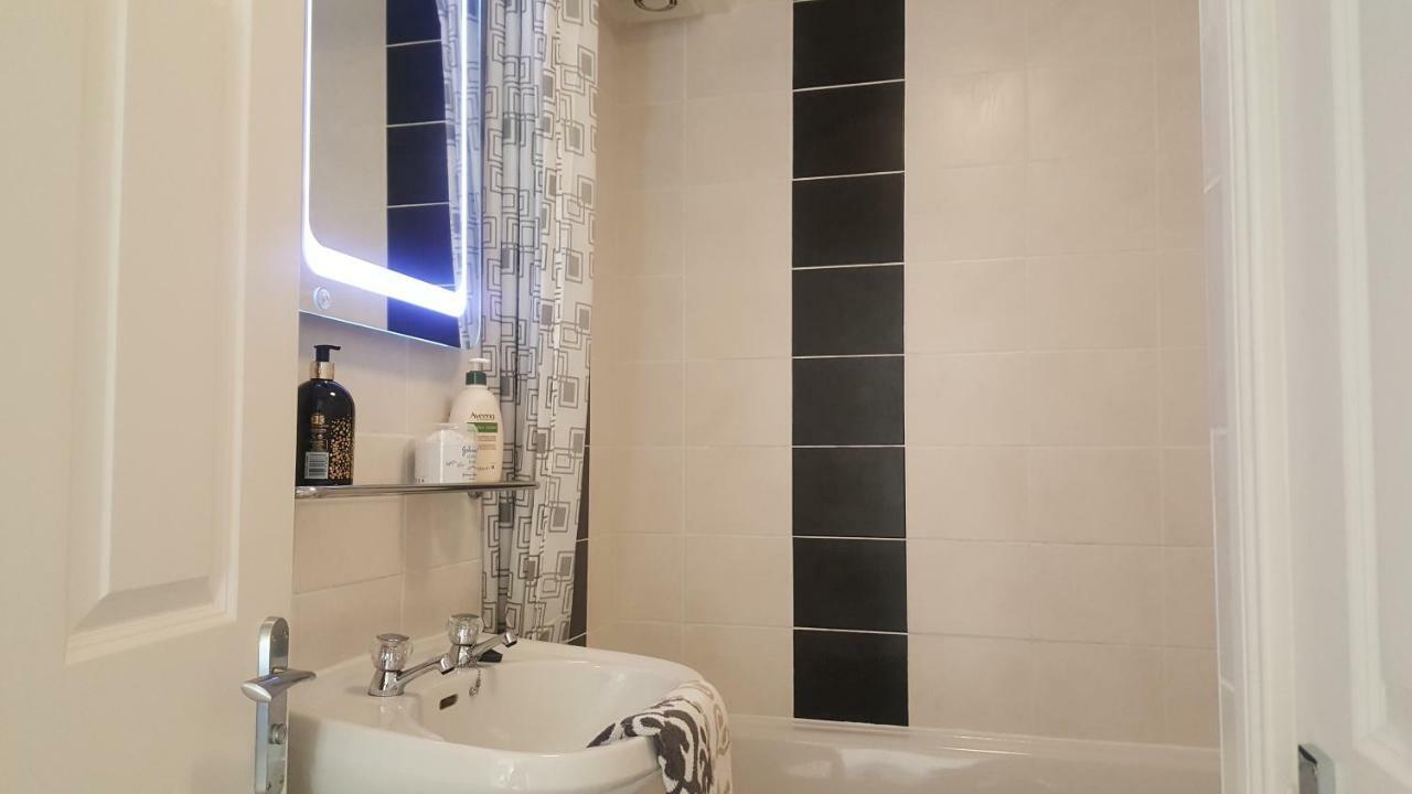 Queens Quarter Holiday Homes (Adults Only) Белфаст Екстериор снимка