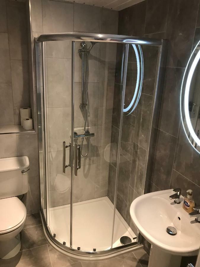 Queens Quarter Holiday Homes (Adults Only) Белфаст Екстериор снимка