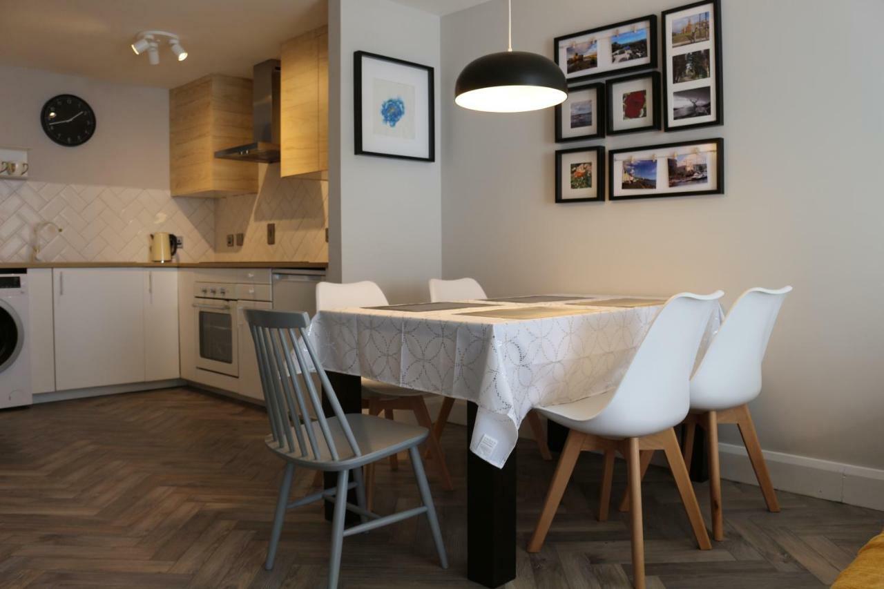 Queens Quarter Holiday Homes (Adults Only) Белфаст Екстериор снимка