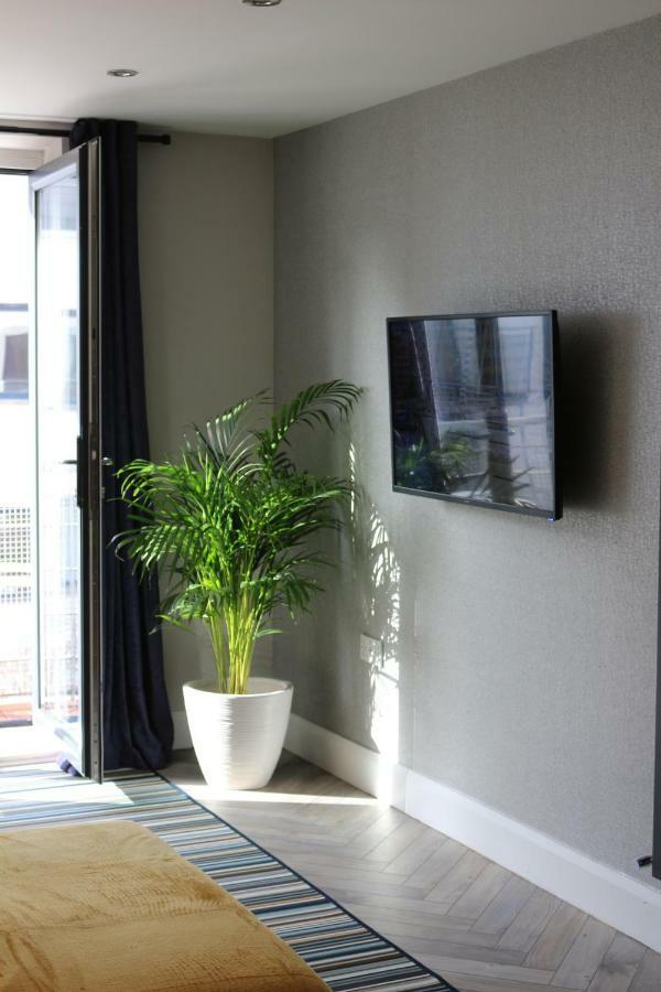 Queens Quarter Holiday Homes (Adults Only) Белфаст Екстериор снимка