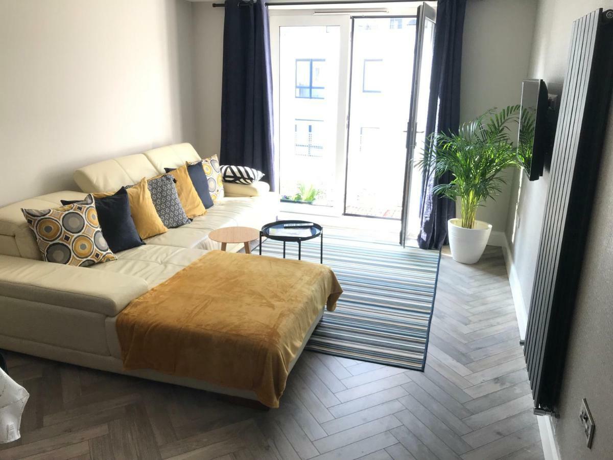 Queens Quarter Holiday Homes (Adults Only) Белфаст Екстериор снимка