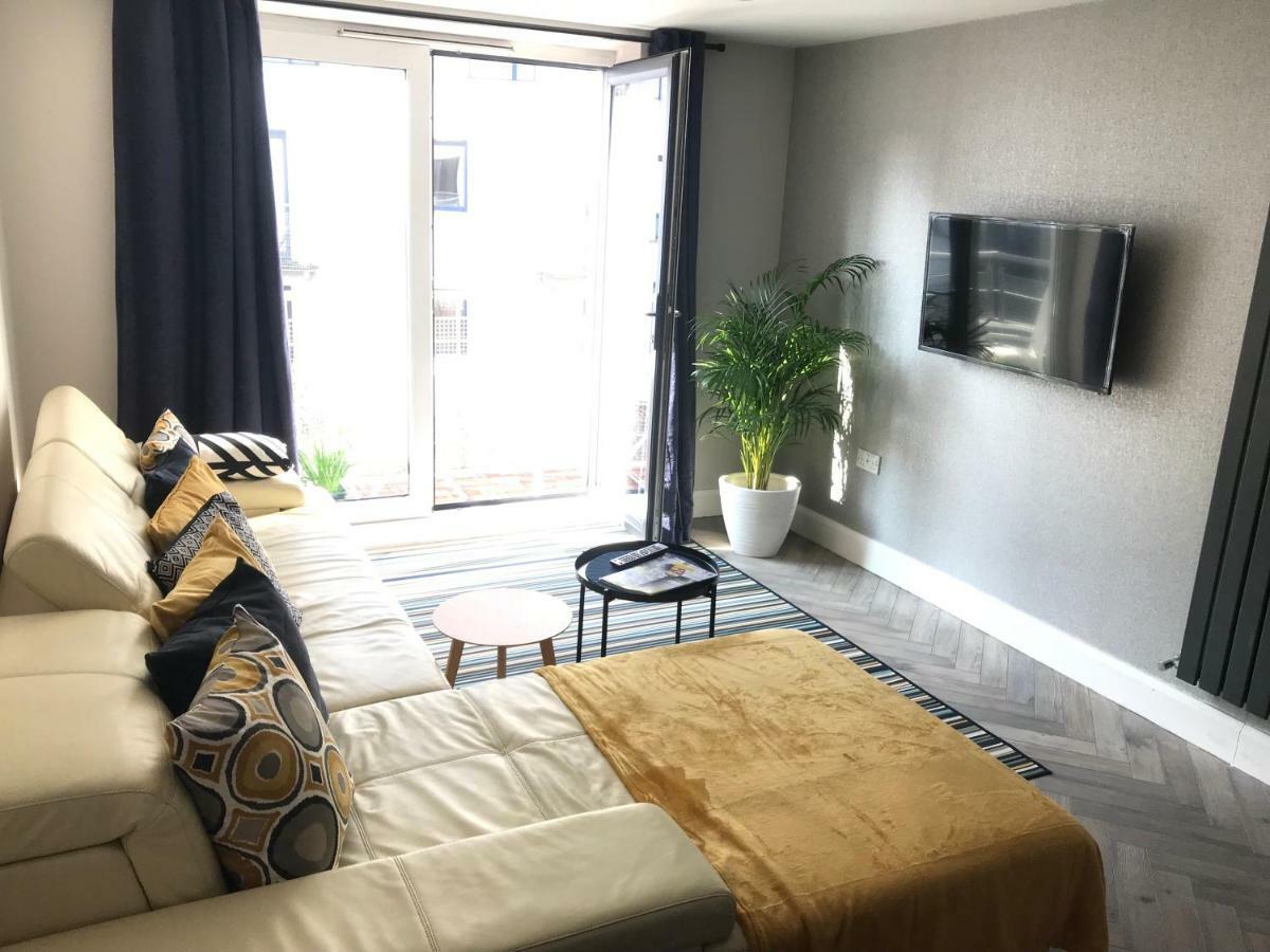 Queens Quarter Holiday Homes (Adults Only) Белфаст Екстериор снимка