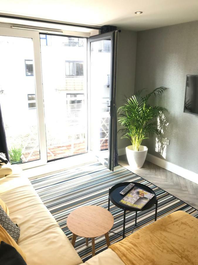Queens Quarter Holiday Homes (Adults Only) Белфаст Екстериор снимка