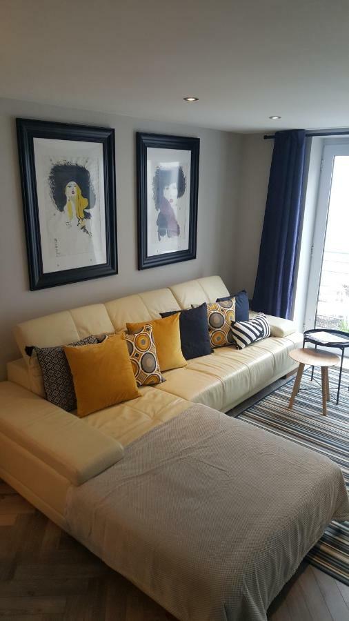 Queens Quarter Holiday Homes (Adults Only) Белфаст Екстериор снимка